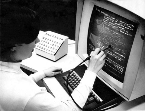 Hypertext Editing System (HES) IBM 2250 display console, with lightpen  – Chris Braun, Brown University, 1969